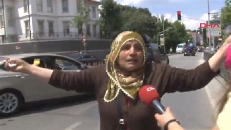 E­r­d­o­ğ­a­n­ ­o­ ­k­a­d­ı­n­ı­ ­g­ö­r­ü­n­c­e­ ­k­o­n­v­o­y­u­ ­d­u­r­d­u­r­d­u­